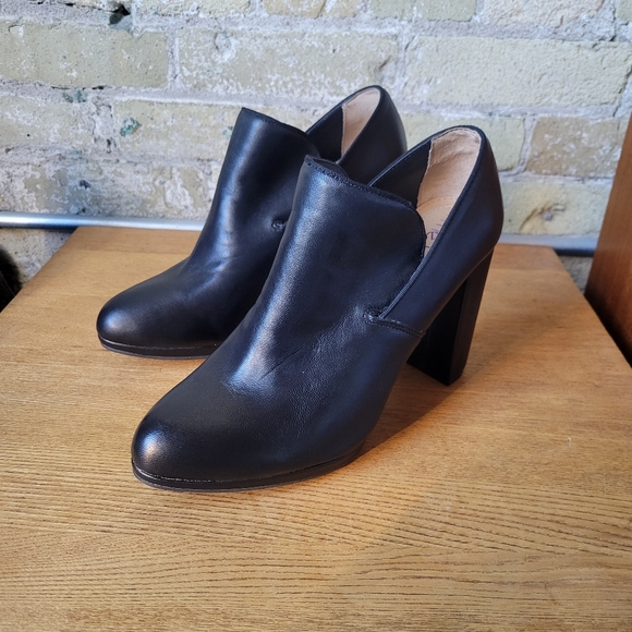 Me Too Black Leather Almond Toe Chunky Heels Womens Size 9.5M - Picture 2 of 13